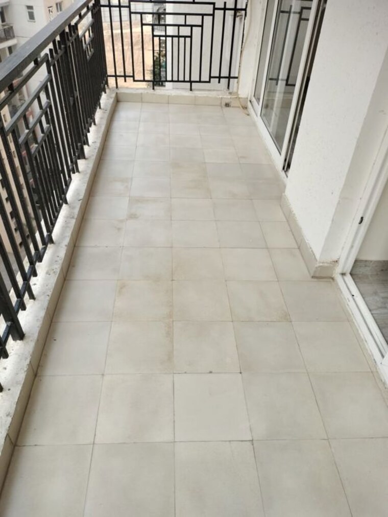 Balcony, smart-world-orchard 2.5 Bedroom 1200 Sq.Ft. Builder Floor In Sector 61 Gurgaon 10410339