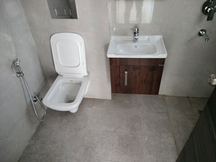 Bathroom, smart-world-orchard 2.5 Bedroom 1200 Sq.Ft. Builder Floor In Sector 61 Gurgaon 10410339