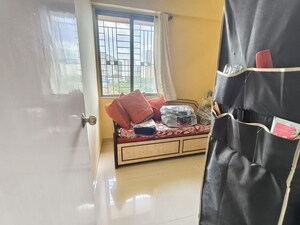 Furnished Amenities in 1.5 BHK Apartment at Green Square, Kasarvadavali – for Rent
