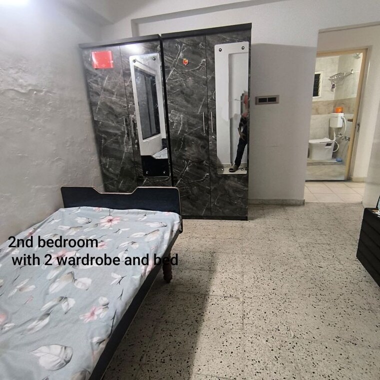  Parking, satellite 2 Bedroom 350 Sq.Ft. Apartment In Satellite Ahmedabad 10410352