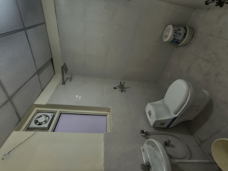Bathroom, pyramid-midtown 2 Bedroom 1000 Sq.Ft. Apartment In Sector 59 Gurgaon 10410356