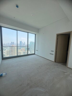 Room in 4 BHK Apartment at Rustomjee Crown, Prabhadevi – for Rent
