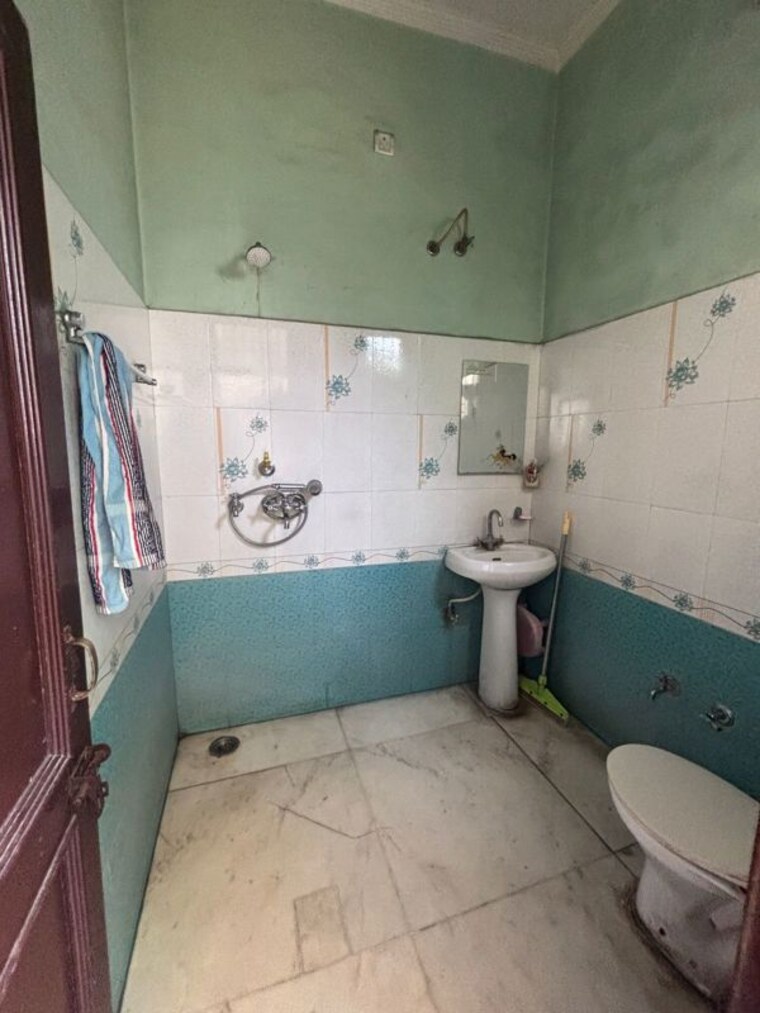 Attached Bathroom, kharar mohali road 2 Bedroom 75 Sq.Yd. Independent House In Kharar Mohali Road Kharar 10410399