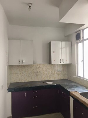 Kitchen in 2.5 BHK Builder Floor at Smart World Orchard, Sector 61 – for Rent