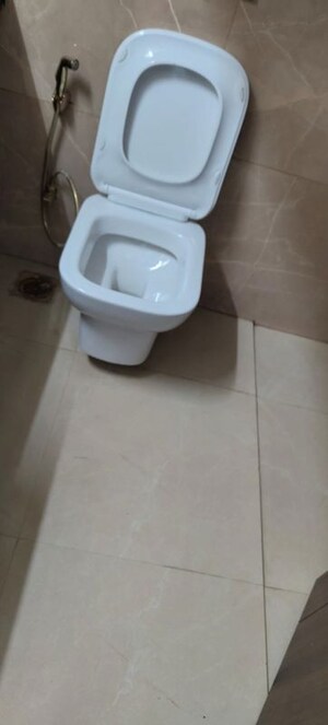 Bathroom in 2.5 BHK Builder Floor at Smart World Orchard, Sector 61 – for Rent