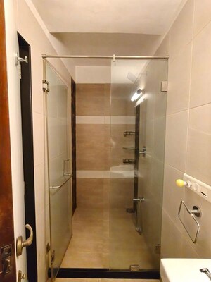Bathroom in 4 BHK Apartment at Prabhadevi CHS, Prabhadevi – for Rent