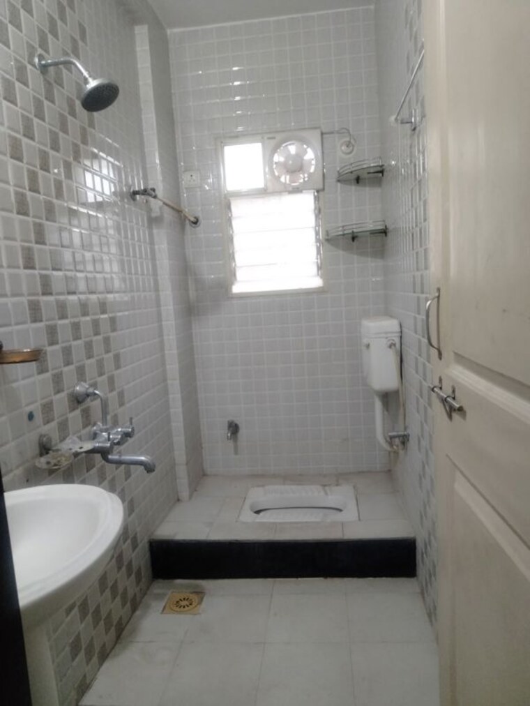 Bathroom, silver-leaf-apartment-pimple-nilakh 2 Bedroom 670 Sq.Ft. Apartment In Pimple Nilakh Pune 10410384