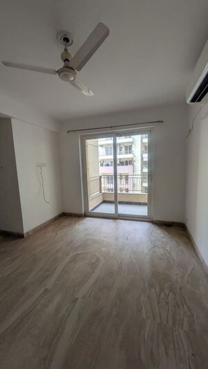 Room in 3 BHK Apartment at Signature Global City, Sector 37d – for Rent