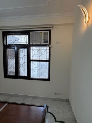 Room in 3 BHK Apartment at Malviya Nagar – for Rent