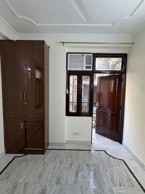 Room in 3 BHK Apartment at Malviya Nagar – for Rent
