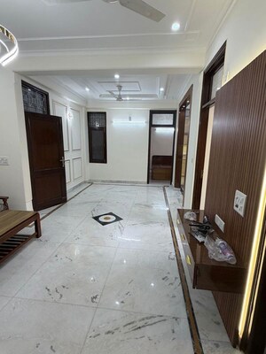Room in 3 BHK Apartment at Malviya Nagar – for Rent