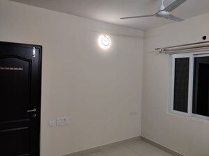 Room in  Apartment at Shriram Luxor, Hennur Road – for Rent