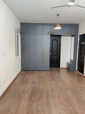 Room in  Apartment at Shriram Luxor, Hennur Road – for Rent