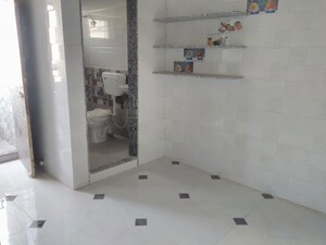 Room in 1 RK Apartment at Jivraj Park – for Rent