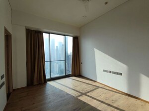 Room in 4 BHK Apartment at Rustomjee Crown, Prabhadevi – for Rent