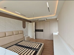 Master Bedroom in 3.5 BHK Apartment at Indiabulls One Indiabulls, Pokhran Road No Two – for Rent