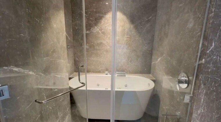 Bathroom, rustomjee-crown 4 Bedroom 2170 Sq.Ft. Apartment In Prabhadevi Mumbai 10410499