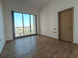 Room in 4 BHK Apartment at Rustomjee Crown, Prabhadevi – for Rent