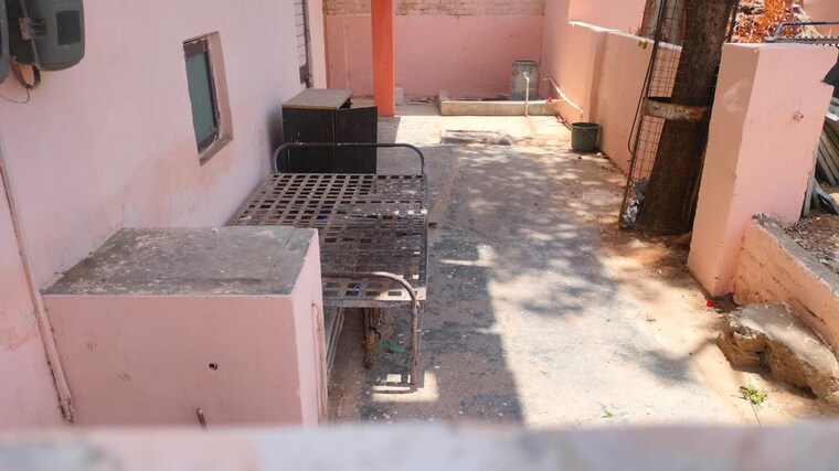 Living Room, satellite 1.5 Bedroom 100 Sq.Ft. Apartment In Satellite Ahmedabad 10410511