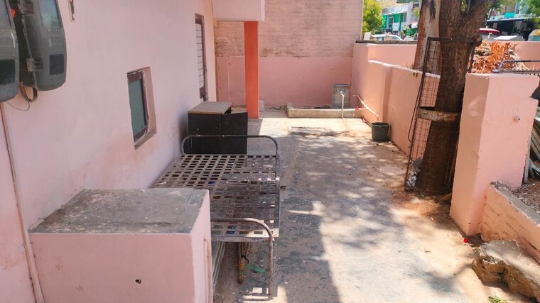 Living Room, satellite 1.5 Bedroom 100 Sq.Ft. Apartment In Satellite Ahmedabad 10410511