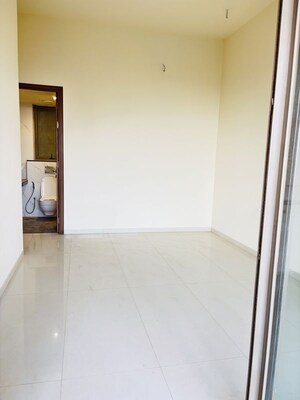 Room in 2 BHK Apartment at Prestige Siesta, Mulund West – for Rent