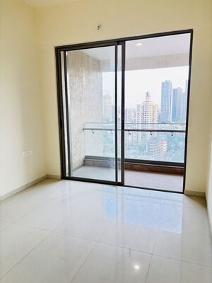 Room in 2 BHK Apartment at Prestige Siesta, Mulund West – for Rent