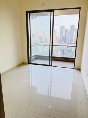 Room in 2 BHK Apartment at Prestige Siesta, Mulund West – for Rent