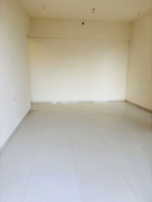 Room in 2 BHK Apartment at Prestige Siesta, Mulund West – for Rent
