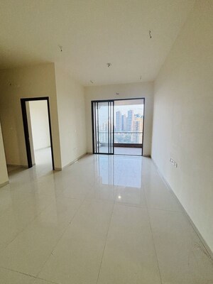 Room in 2 BHK Apartment at Prestige Siesta, Mulund West – for Rent