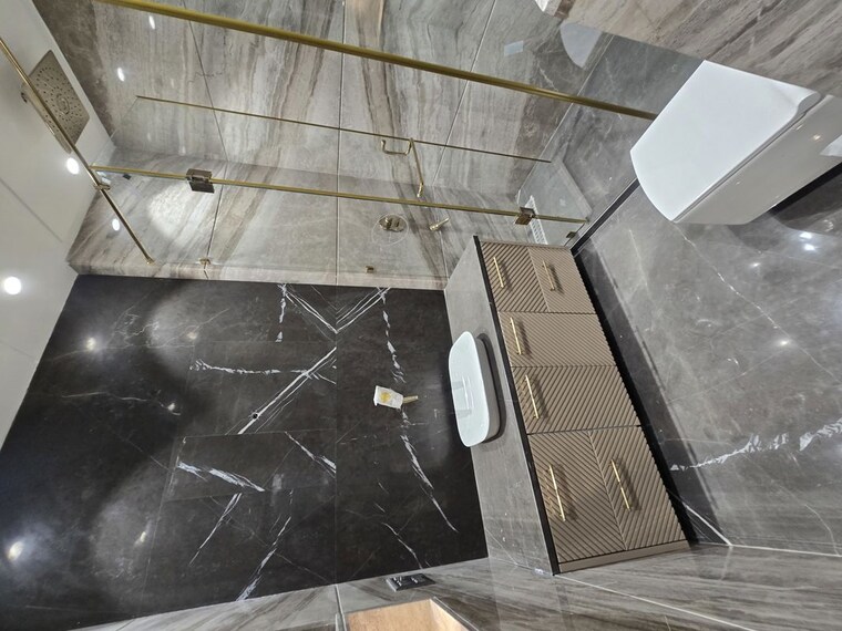 Bathroom, sainik vihar 4 Bedroom 2700 Sq.Ft. Builder Floor In Sainik Vihar Delhi 10410501