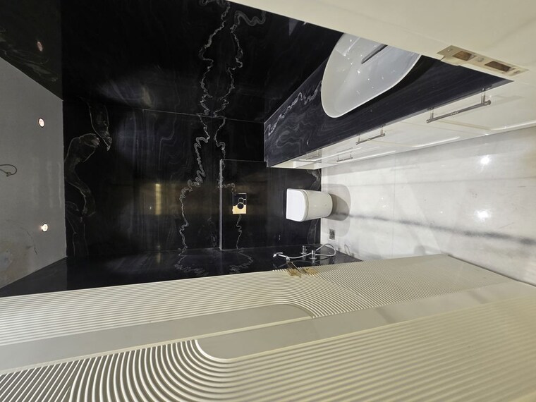 Bathroom, sainik vihar 4 Bedroom 2700 Sq.Ft. Builder Floor In Sainik Vihar Delhi 10410501