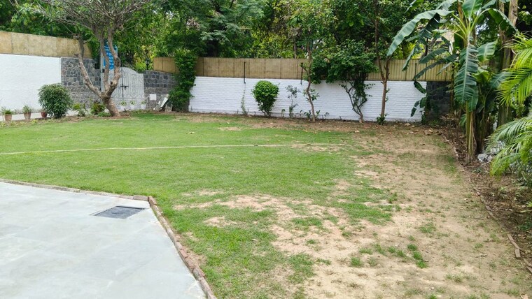 Garden, vasant vihar 5 Bedroom 9000 Sq.Ft. Villa In Vasant Vihar Delhi 10410560
