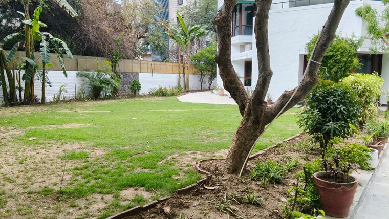 Garden, vasant vihar 5 Bedroom 9000 Sq.Ft. Villa In Vasant Vihar Delhi 10410560