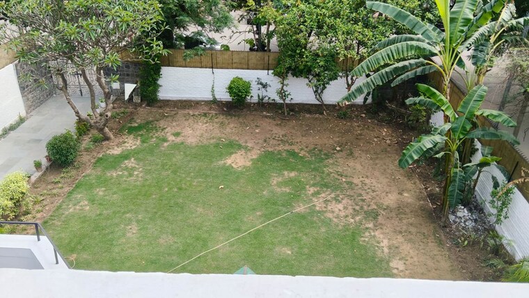 Garden, vasant vihar 5 Bedroom 9000 Sq.Ft. Villa In Vasant Vihar Delhi 10410560