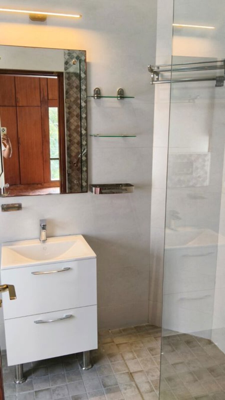 Bathroom, vasant vihar 5 Bedroom 9000 Sq.Ft. Villa In Vasant Vihar Delhi 10410560