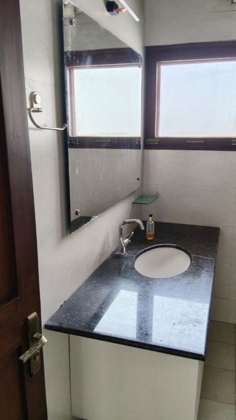 Bathroom, vasant vihar 5 Bedroom 9000 Sq.Ft. Villa In Vasant Vihar Delhi 10410560
