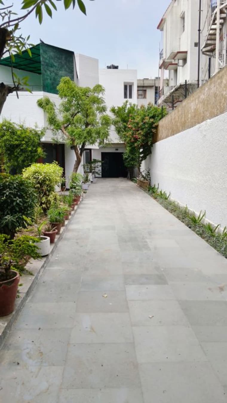 Balcony, vasant vihar 5 Bedroom 9000 Sq.Ft. Villa In Vasant Vihar Delhi 10410560