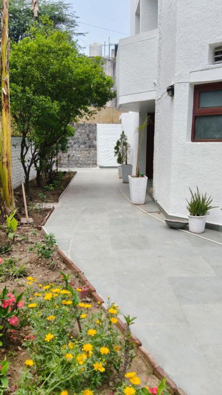 Balcony, vasant vihar 5 Bedroom 9000 Sq.Ft. Villa In Vasant Vihar Delhi 10410560