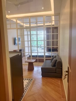1 BHK + Pooja Room,Study Room,Extra Room Apartment For Rent in DLF Phase V