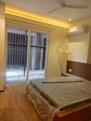 Bedroom in 1 BHK Apartment at Dlf Phase V – for Rent