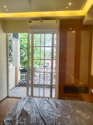 Bedroom in 1 BHK Apartment at Dlf Phase V – for Rent