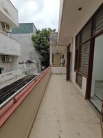 2.5 BHK + Servant Room 215 Sq.Yd. Builder Floor in Sushant Lok I