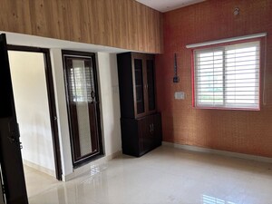 Room in 3 BHK Apartment at Mantri Elegance, Bannerghatta Road – for Rent