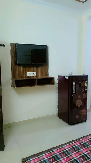 Furnished Amenities in 1 RK Builder Floor at DLF Independent Floors, Dlf City Phase 3 – for Rent