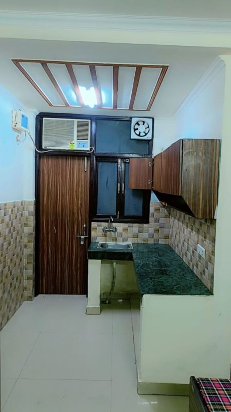 Kitchen, dlf-independent-floors 1 RK 300 Sq.Ft. Builder Floor In Dlf City Phase 3 Gurgaon 10408644