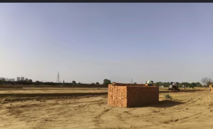 Plot For Sale in Sector 63