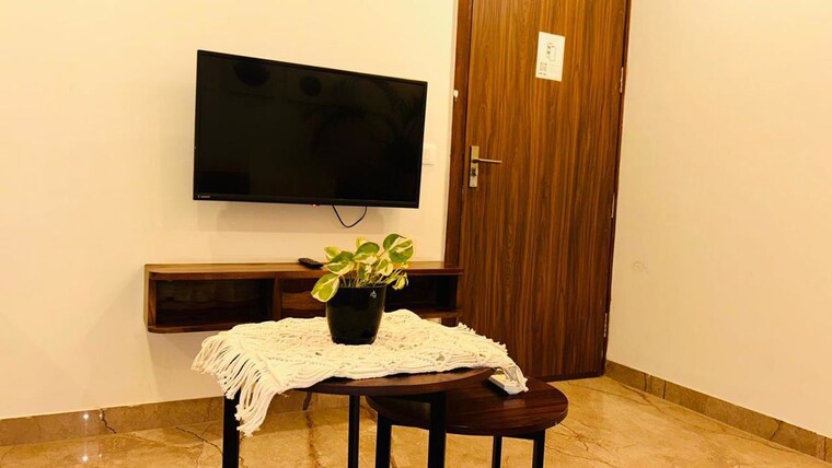 Bedroom, sushant lok i 1 Bedroom 895 Sq.Ft. Builder Floor In Sushant Lok I Gurgaon 10410616