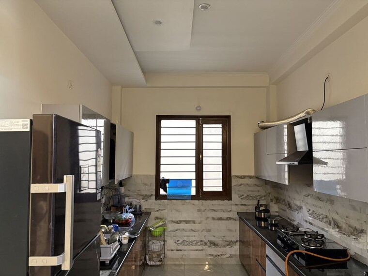 Kitchen, swaran jayanti puram 4 Bedroom 200 Sq.Mt. Builder Floor In Swaran Jayanti Puram Ghaziabad 10354287