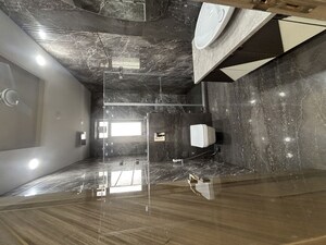 Parking in 4 BHK Builder Floor at South Extension ii – for Sale
