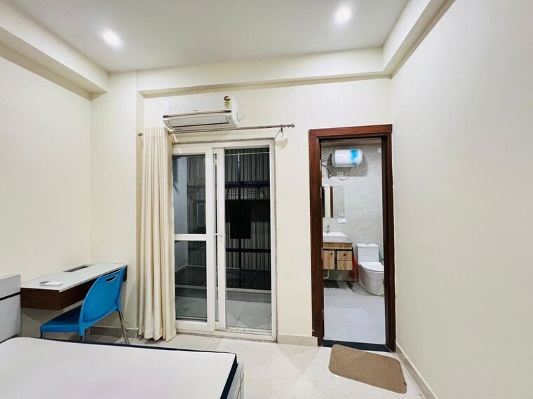 Room, sector 43 2 Bedroom 1300 Sq.Ft. Builder Floor In Sector 43 Gurgaon 10410643